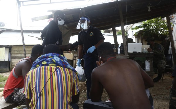 Migrantes persiguen sus sueños en medio de la mortífera pandemia de la covid-19