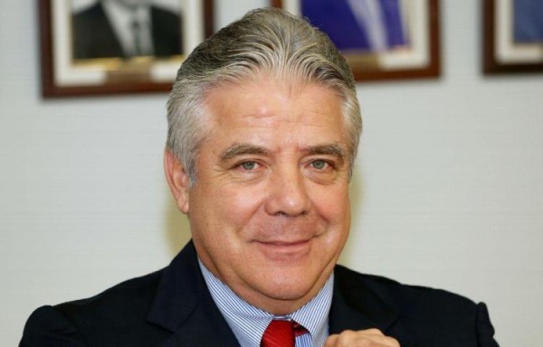 Aramburú Porras fue uno de los fundadores del PRD en 1979.