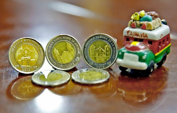 Dinero tienen a iglesias como logo.