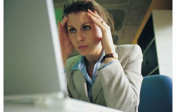 Algunas personas encuentran frustración al no conseguir un empleo.