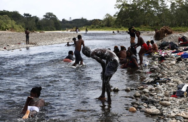 Migrantes persiguen sus sueños en medio de la mortífera pandemia de la covid-19