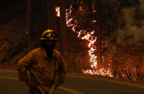 El calor empeora la situación de los incendios en California