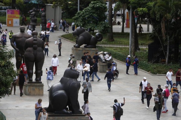 Medellín celebra con arte, flores y música el natalicio 90 de Fernando Botero