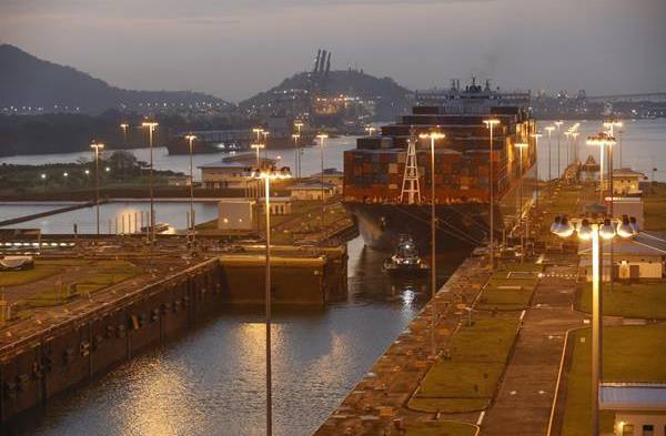 Por el Canal pasa alrededor del 3 % del comercio mundial.