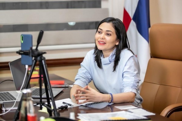 La nueva canciller, Janaina Tewaney Mencomo.