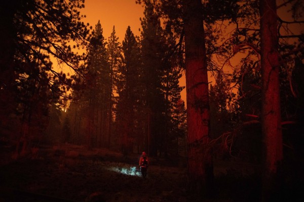 El incendio Caldor en California se acerca al lugar turístico lago Tahoe