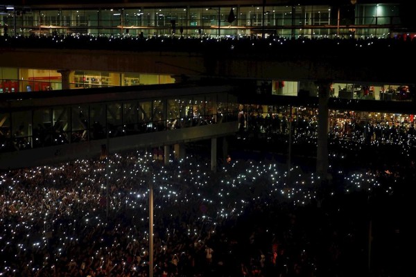 Activistas independentistas intentan paralizar el Aeropuerto de Barcelona