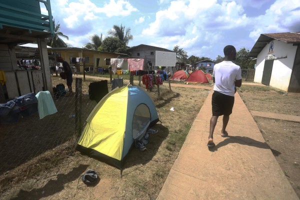Migrantes persiguen sus sueños en medio de la mortífera pandemia de la covid-19