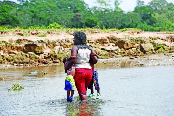 Migrantes persiguen sus sueños en medio de la mortífera pandemia de la covid-19