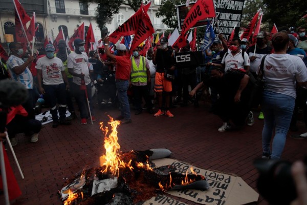 Organizaciones populares marchan contra la privatización del CSS y el alto costo de la vida