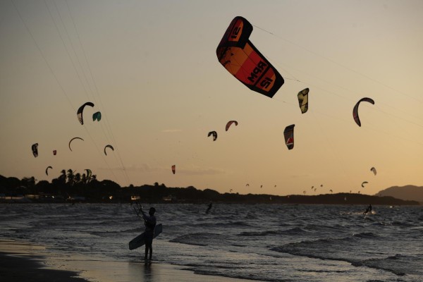 El kitesurf entra en la escena del deporte panameño y busca ganar adeptos