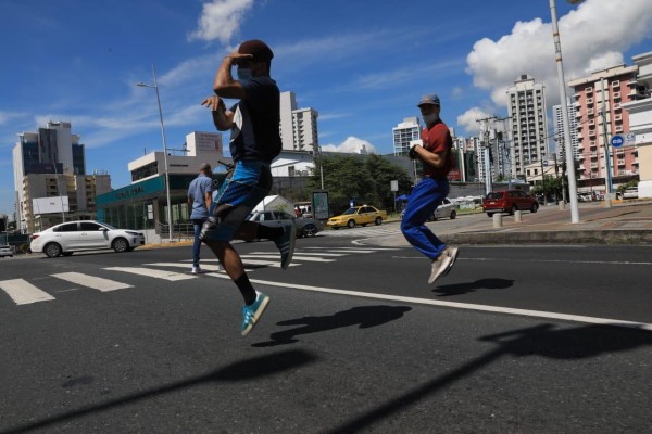 Panameños buscan el sustento en las calles a través del breakdance