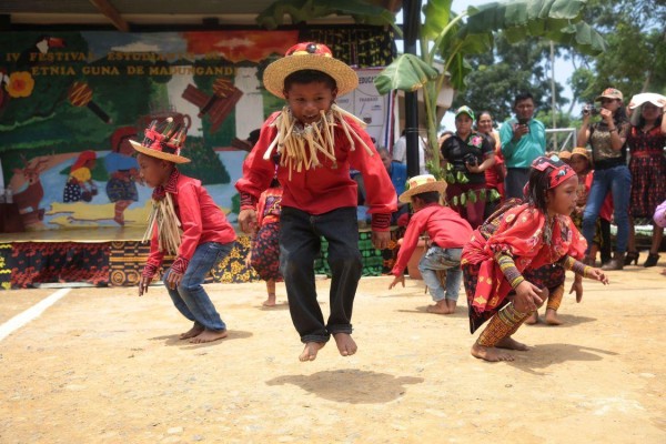 Festival estudiantil guna