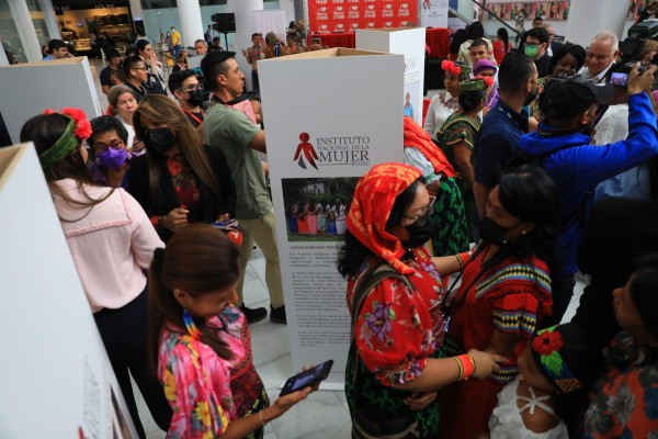Mujeres indígenas exponen en el Museo Itinerante de la Nahua