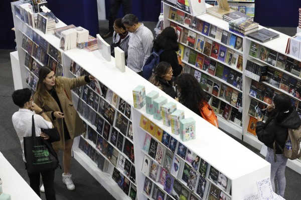 El Día Mundial del Libro reivindica este domingo el hábito de la lectura con actividades desde México hasta China, entre las que destaca el Premio Cervantes en Españ