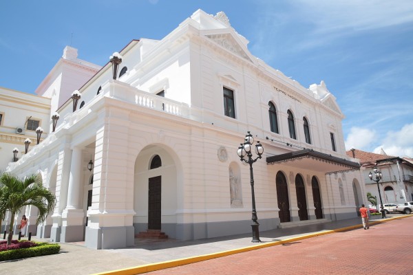 El Teatro Nacional celebra su aniversario 111 con la reapertura de sus puertas