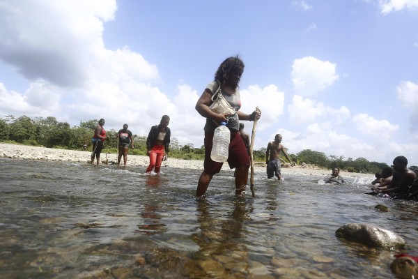 Migrantes persiguen sus sueños en medio de la mortífera pandemia de la covid-19