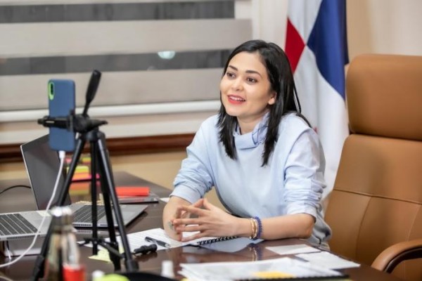 La canciller Janaina Tewaney Mencomo.