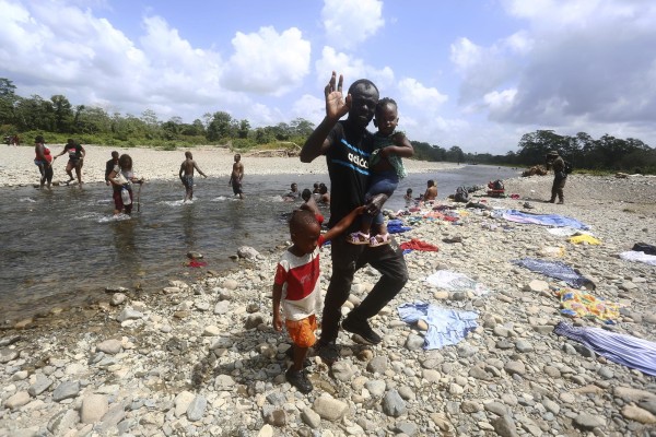 Migrantes persiguen sus sueños en medio de la mortífera pandemia de la covid-19