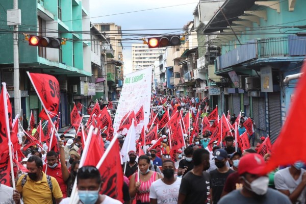 Organizaciones populares marchan contra la privatización del CSS y el alto costo de la vida