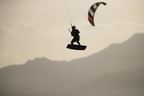 El kitesurf entra en la escena del deporte panameño y busca ganar adeptos