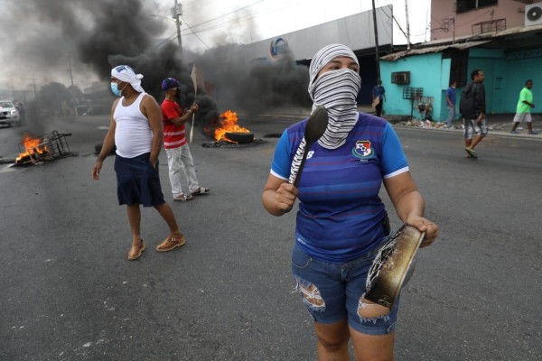 Panameños salen a las calles exigiendo al Gobierno bonos y bolsas de comida