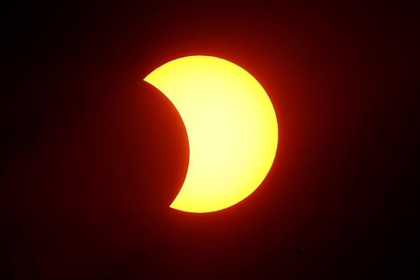 Así se apreció el eclipse solar que oscureció el cielo de Suramérica