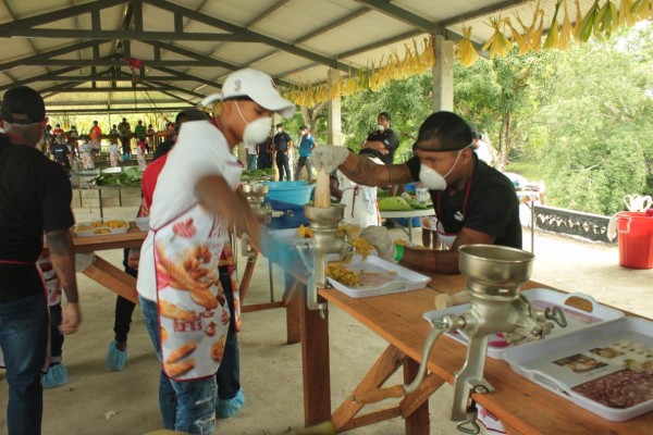 Panam&aacute; cocina el patac&oacute;n m&aacute;s grande del mundo para entrar al r&eacute;cord Guinness