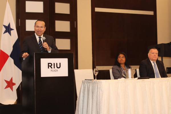 El superintendente de Bancos de Panamá, Amauri Castillo, durante el lanzamiento de las guías de integridad para la industria bancaria del país.