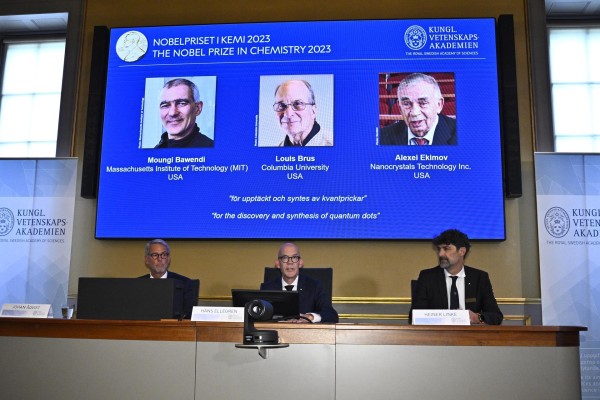 Los científicos Moungi G. Bawendi, Louis E. Brus y Alexei I. Ekimov ganaron este 4 de octubre el premio Nobel de Química.