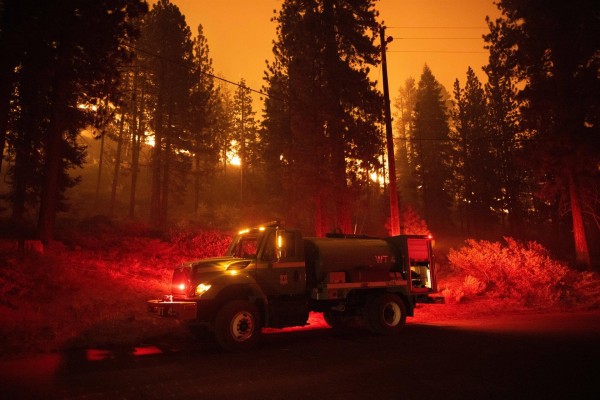 El incendio Caldor en California se acerca al lugar turístico lago Tahoe