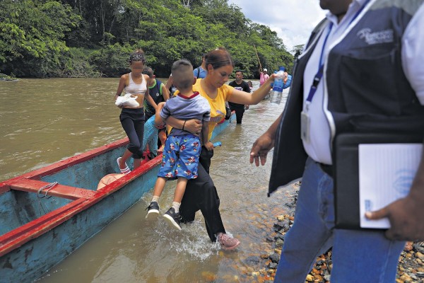 Los migrantes siguen llegando de Colombia, pues cuando se inició el paro, cientos de personas ya estaban atravesando la selva.