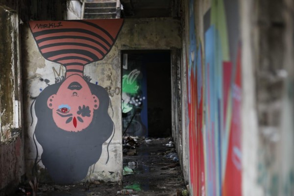 Arte da vida a edificios abandonados en Amador