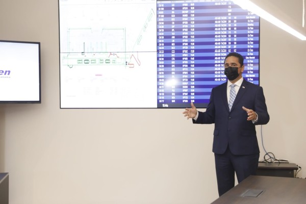 El gerente general del Aeropuerto Internacional de Tocumen, Raffoul Arab, durante la presentación del Centro de Control de Operaciones Aerportuarias.