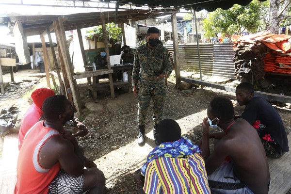 Migrantes persiguen sus sueños en medio de la mortífera pandemia de la covid-19