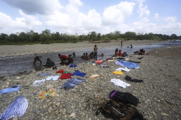 Migrantes persiguen sus sueños en medio de la mortífera pandemia de la covid-19