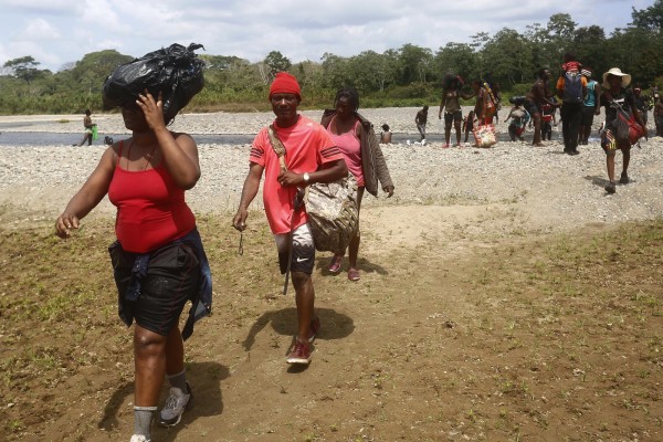 Migrantes persiguen sus sueños en medio de la mortífera pandemia de la covid-19