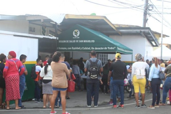 Más de 400 interesados entre nacionales y extranjeros se dieron cita en el Centro de Salud del corregimiento Amelia Denis de Icaza.