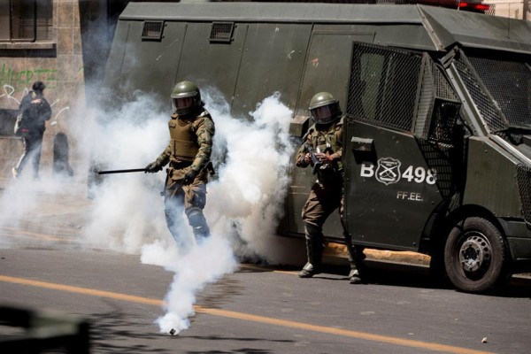 Contra los &quot;abusos&quot; y la desigualdad, Chile protesta