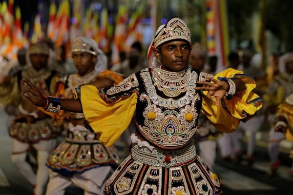 Sri Lanka celebra su fiesta religiosa
