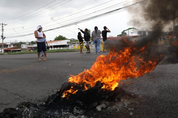 Panameños salen a las calles exigiendo al Gobierno bonos y bolsas de comida
