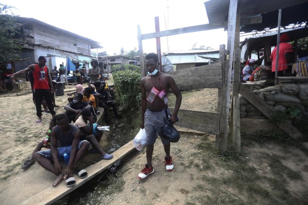 Migrantes persiguen sus sueños en medio de la mortífera pandemia de la covid-19