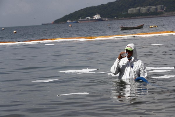 Contaminación en Taboga por derrame de combustible