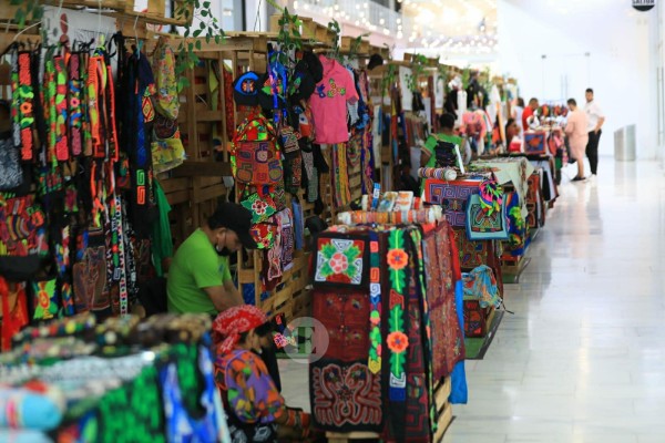 Mujeres indígenas exponen en el Museo Itinerante de la Nahua