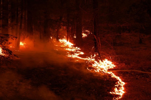 El calor empeora la situación de los incendios en California
