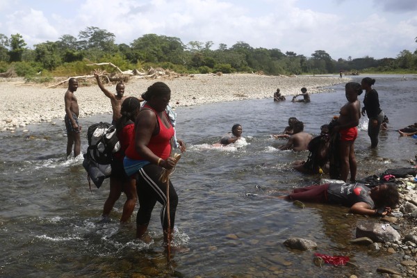 Migrantes persiguen sus sueños en medio de la mortífera pandemia de la covid-19
