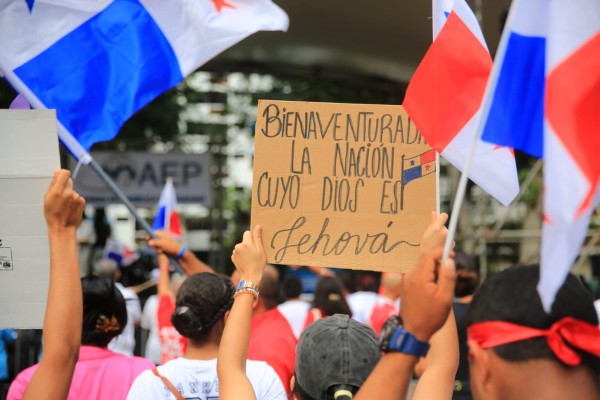 Miembros de la Alianza Evangélica de Panamá en el Parque Urracá.