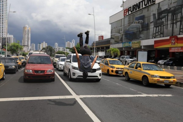 Panameños buscan el sustento en las calles a través del breakdance