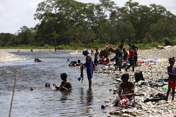 Migrantes persiguen sus sueños en medio de la mortífera pandemia de la covid-19