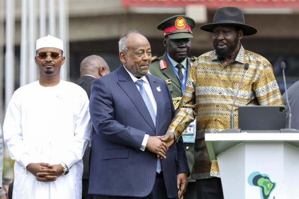 (i-d) El presidente de Chad, Mahamat Deby; el presidente de Yibuti, Ismael Omar Guelleh y el presidente de Sudán del Sur, Salva Kiir.